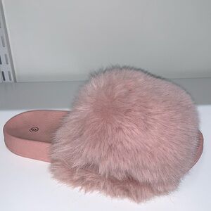 BLUSH FUR SLIDES